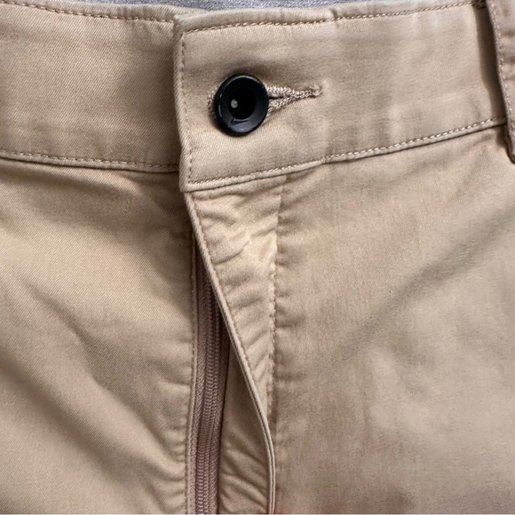 Nike Dri-FIT Golf Shorts Men's Size 40 Khaki
Flat Front Performance Chino - Picture 6 of 8